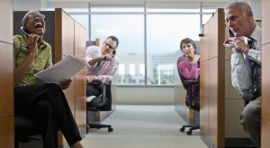 Collègue gênant au bureau